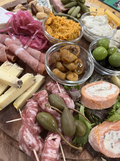 Kongetapas > Kan bestilles fra 9 marts